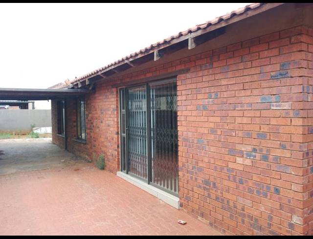 3 BEDROOM HOUSE FOR SALE IN DOORNKOP